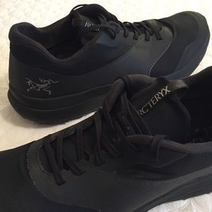 VERY RARE NWOT ARCTERYX NORVAN SHOES.
